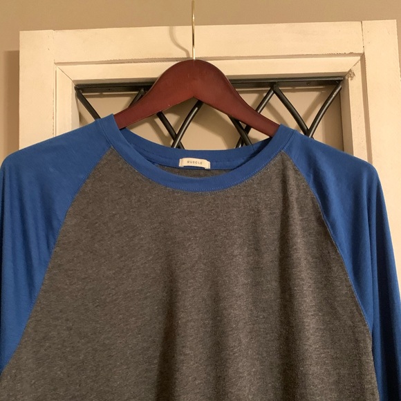 Abercrombie and Fitch Longsleeve - Picture 2 of 6